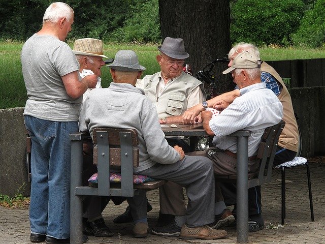 pensioners-2500846_640